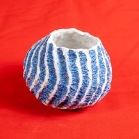 vase rond bleu-blanc n°8